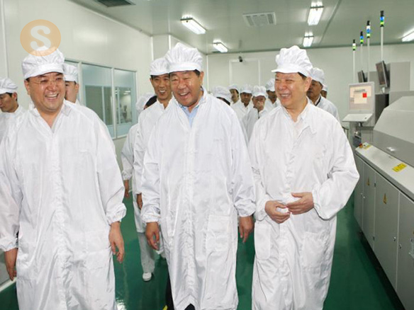 2009年6月11日時(shí)任中共中央政治局常委、全國(guó)政協(xié)主席賈慶林蒞臨公司視察