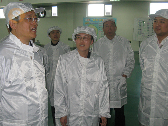 2014年4月22日時(shí)任遼寧省錦州市委書記王明玉來公司調(diào)研